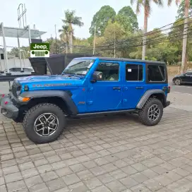 JL Rubicon warna biru