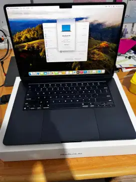 Macbook air 2024 M3 15 8/256gb gar ibox sd juni 2025 like new