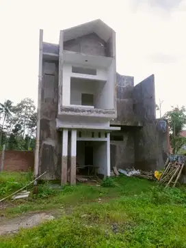Rumah 2 Lantai Sumbersuko Tajinan Malang
