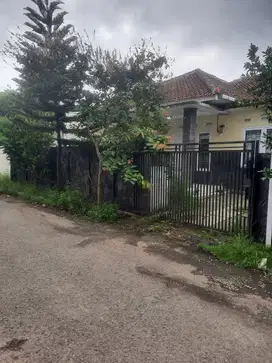 Di jual rumah di bawah harga pasar di perumahan Arcamanik