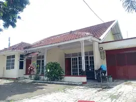 Di jual rumah cocok untuk tempat usaha di Arcamanik