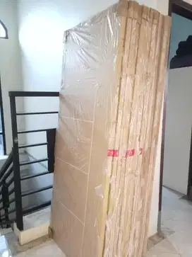 Pintu Kayu masih baru