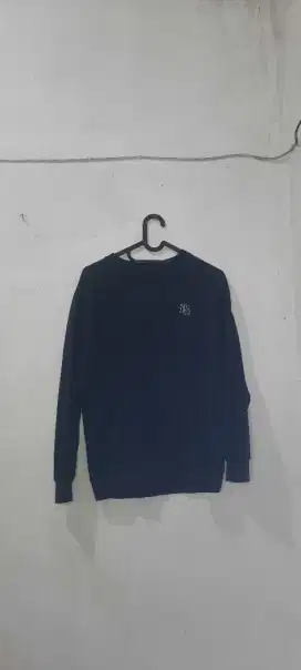 Crewneck / Sweater - Hitam