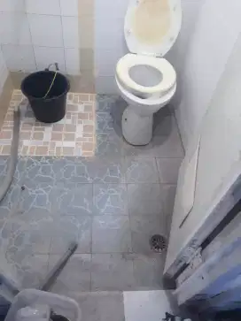 Bersih kamar mandi