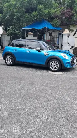 Mini Cooper 5 doors hatchback 1.5 turbo 2016