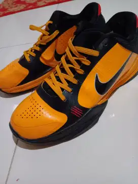 Sepatu basketball kobe proto bruce lee