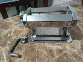 Alat pencetak mie / pasta maker