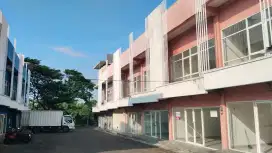 Jual ruko 2 lantai, parkir luas, komplek ruko Gardenia Sawangan, Depok