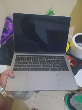 DIBELI MACBOOK PRO,/AIR, IPHONE, IPAD BARU BEKAS COD SE-JABODETABEK