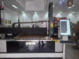 Mesin Fiber Laser Cutting 300x150cm 2000watt with Rotary masih mulus