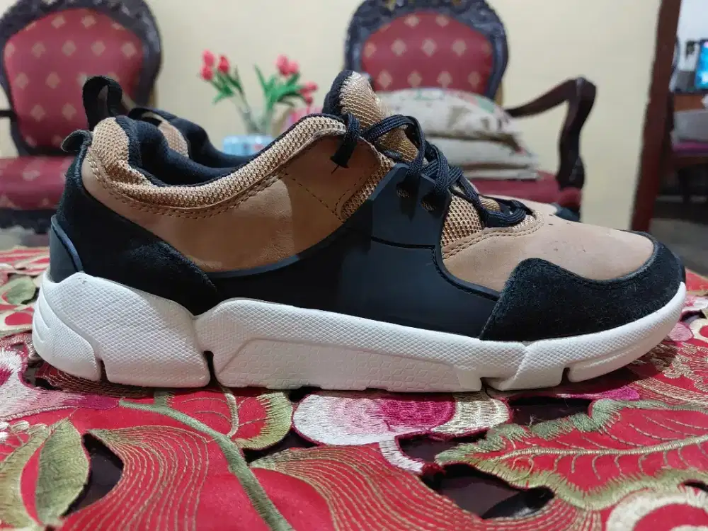 Sepatu Clarks Men’s TriActive Lace Tan