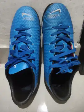 Sepatu Futsal anak Nike biru dan deker adidas murah aja UK. 38