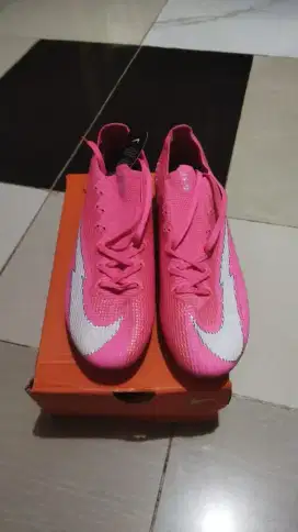 Sepatu bola Nike size 44 insole 28 cm