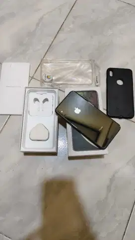 Iphone XS Max 64gb Black Like New.