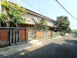 RUMAH KLASIK DAN HOMEY DI CIGADUNG, DAGO, BANDUNG UTARA