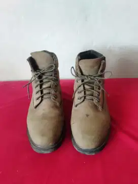 Sepatu boot Timberland size 42