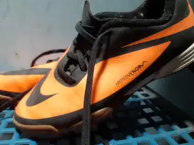 Sepatu nike venom