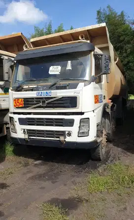 volvo D 440 dump truk