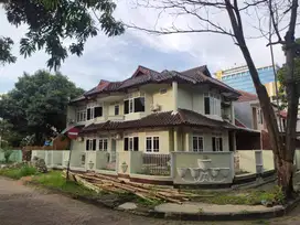 Dijual Rumah Luas Hook Dekat Mall dan  Gerbang Tol Bekasi Barat