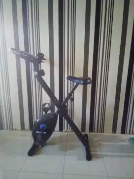 Jual cepat & murah 2 alat fitnes Sepeda statis lipat & Body crunch