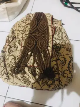 Tas ransel dari bahan motif etnik