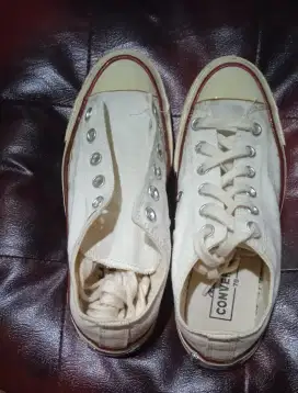 Sepatu Converse All Star Chuck Taylor cream size 38