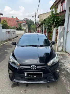 Mobil Yaris E AT KM rendah jual Cepat