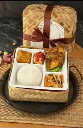 Nasi Besek 4 Menu Termurah