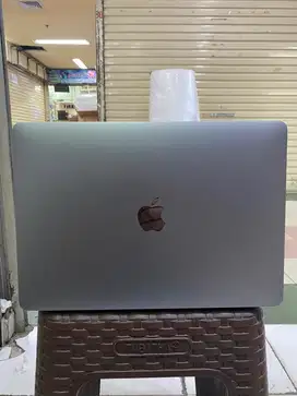 Macbook Air 2020 13inch i3 8/256GB