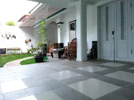 Rumah asri, lt 222, lb 250, 5 kt, 3 km, di lingkungan asri bisa KPR