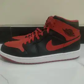 Nike Air Jordan 1 Mid Alternate Bred