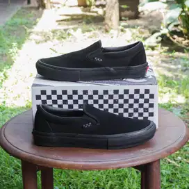 Sepatu Sneakers Pria Vans Skate Pro Slip On Black Black Original Resmi