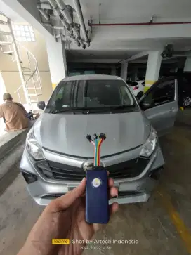 GPS tracker untuk mobil dan motor