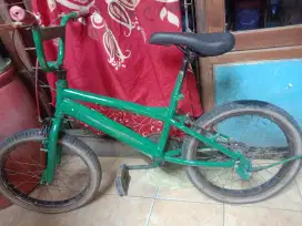Di jual sepeda merk polygon