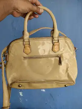 tas Sling branded gold ok