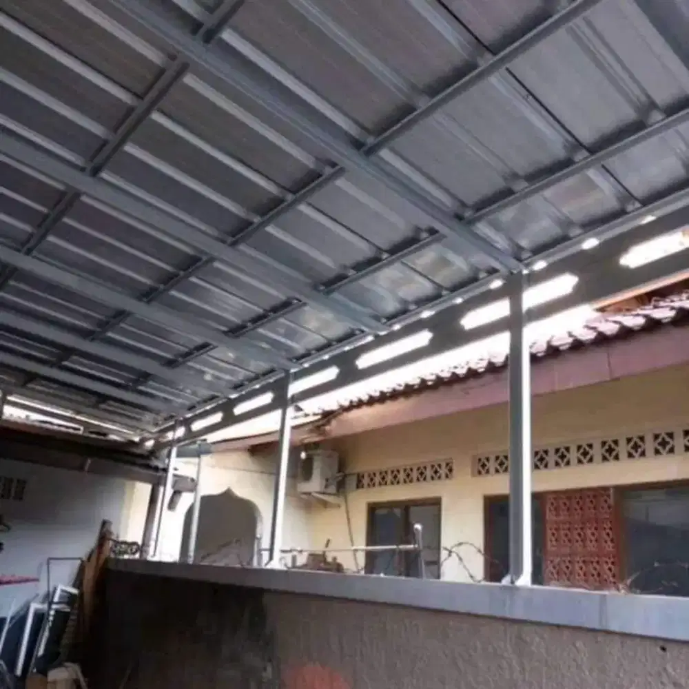 Kontruksi kanopi baja ringan terpasang rapi