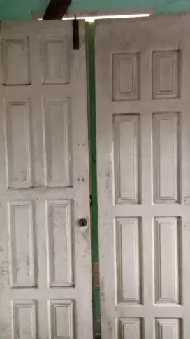 Pintu rumah jati