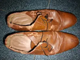 SEPATU BEKAS BAHAN KULIT