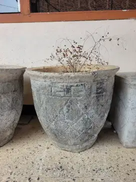 Pot bunga ukuran besar
