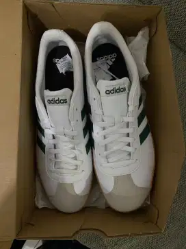 Sepatu adidas VL