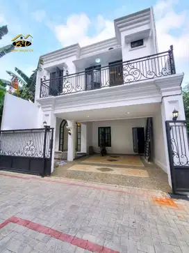 Rumah Jagakarsa Classic Modern Pinggir Jalan Raya