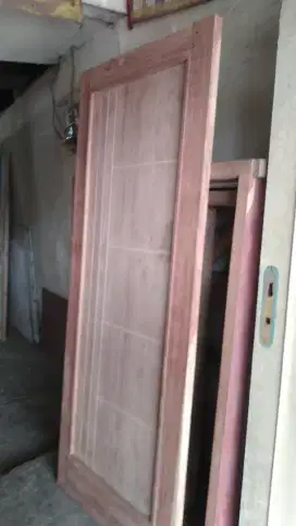 Kusen + pintu nya ready dari kayu bekas meranti oven berkualitas