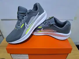 Sepatu Nike Zoom Winflo 7