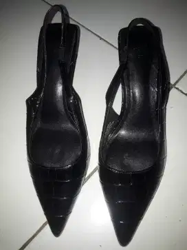 SEPATU HEELS H&M size 37 masih mulus seperti baru. bisa nego !!