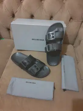 Mulus .authentic sandal balenciaga size 42