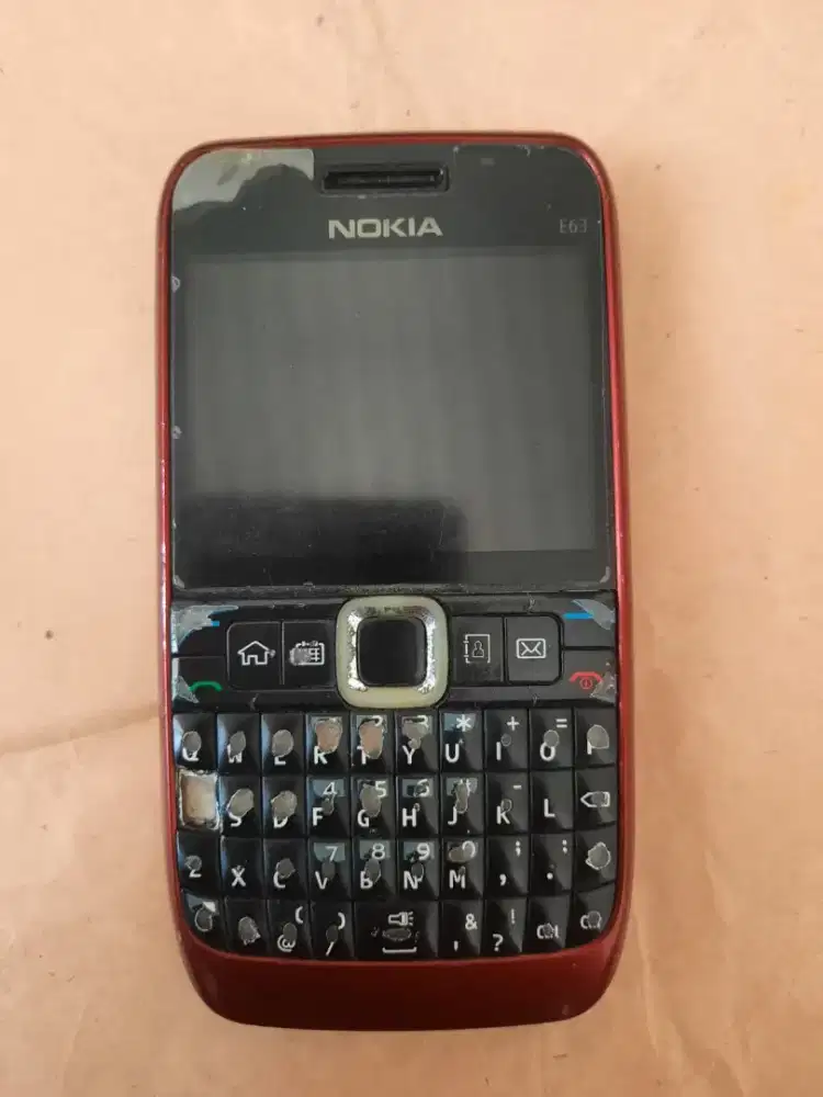 nokia E63 maroon