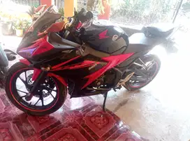 Cbr 150r thn 2017  Ss lkp a/n sendiri,pajak on, kaleng 2027  Km.30-+rb