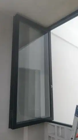 Jendela aluminium kaca lipat