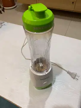 Blender Severin Smoothies Mix & Go SM 3741