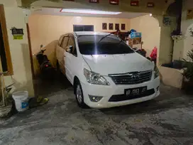 Toyota Kijang Innova 2012 Bensin